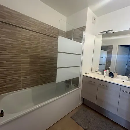 La Belle Et Le Nooki Apartment *